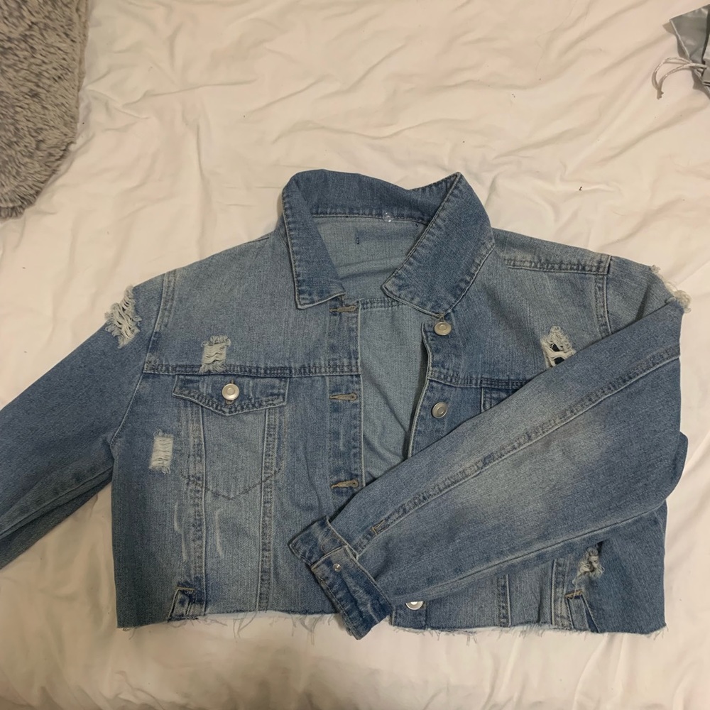 Forever 21 cropped distressed jean jacket